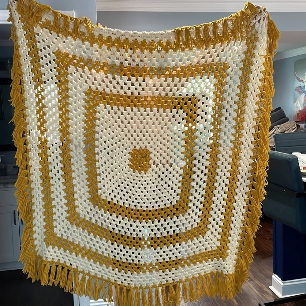 Vintage Beautiful Crochet blanket Afghan 4..5 ft x 4.5 Comfy Cozy Granny Square